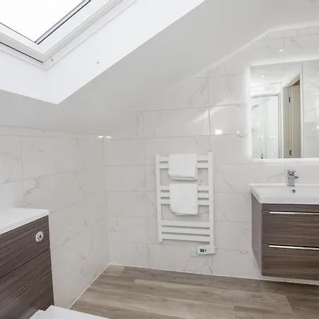 Bishopthorpe Road Luxury Sleeps 12