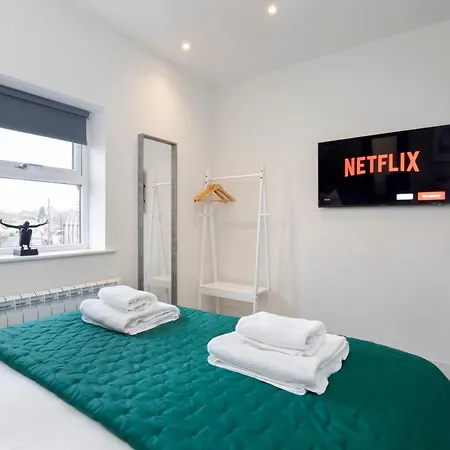 Bishopthorpe Road Luxury Sleeps 12 *
